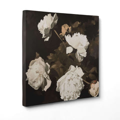 Sfumature d'Avorio: Peonie nell'Ombra